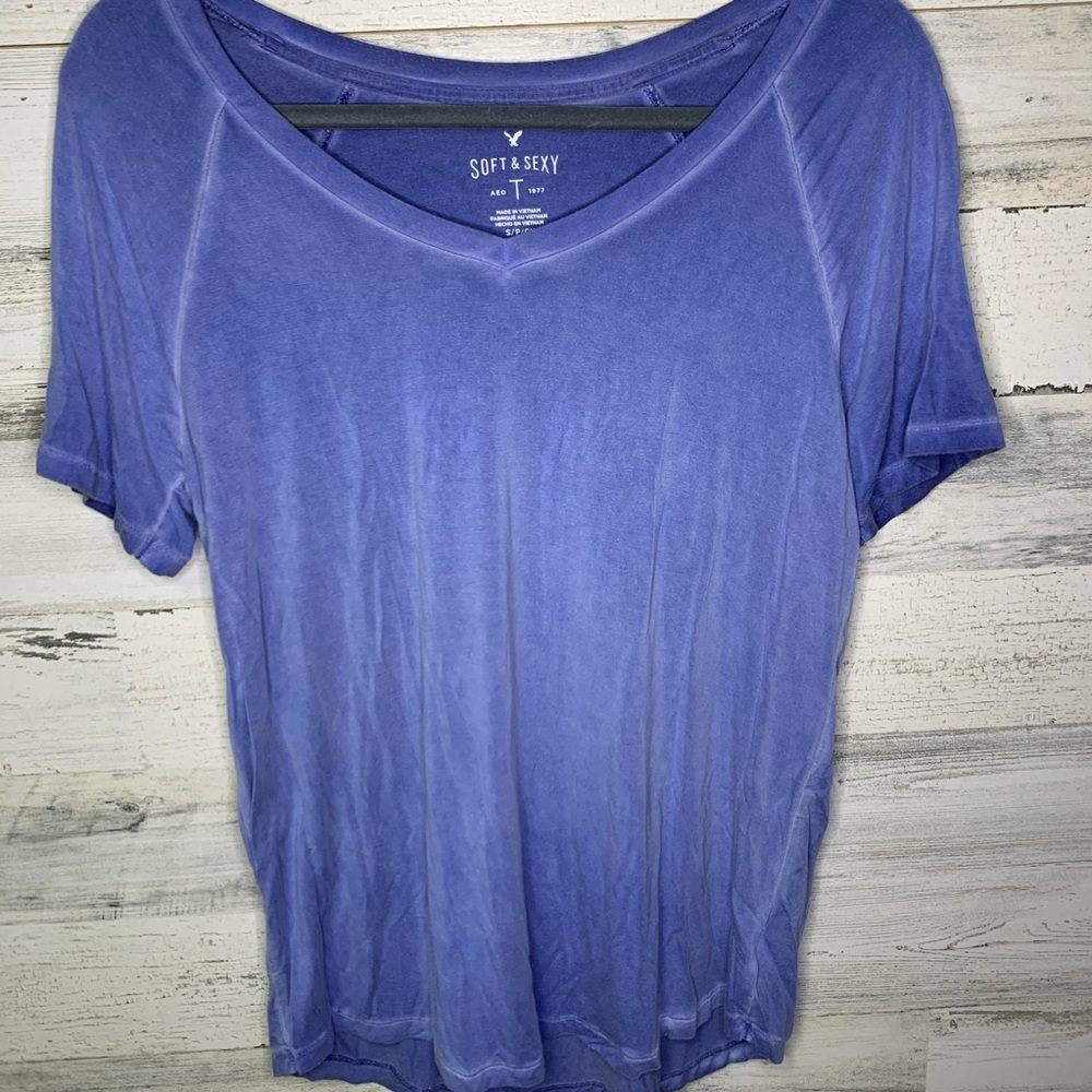 American Eagle Outfitters blue T-shirt